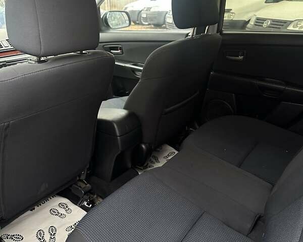 Сірий Мазда 3, об'ємом двигуна 1.6 л та пробігом 216 тис. км за 4800 $, фото 10 на Automoto.ua