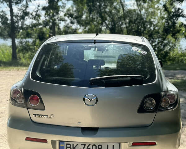 Серый Мазда 3, объемом двигателя 1.6 л и пробегом 173 тыс. км за 4400 $, фото 5 на Automoto.ua