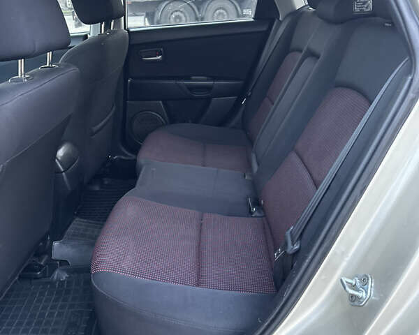 Серый Мазда 3, объемом двигателя 2 л и пробегом 220 тыс. км за 4300 $, фото 5 на Automoto.ua