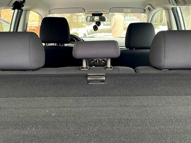 Серый Мазда 3, объемом двигателя 1.6 л и пробегом 320 тыс. км за 3500 $, фото 7 на Automoto.ua