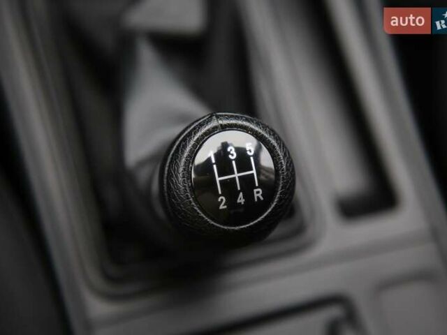 Серый Мазда 3, объемом двигателя 1.6 л и пробегом 247 тыс. км за 4999 $, фото 18 на Automoto.ua