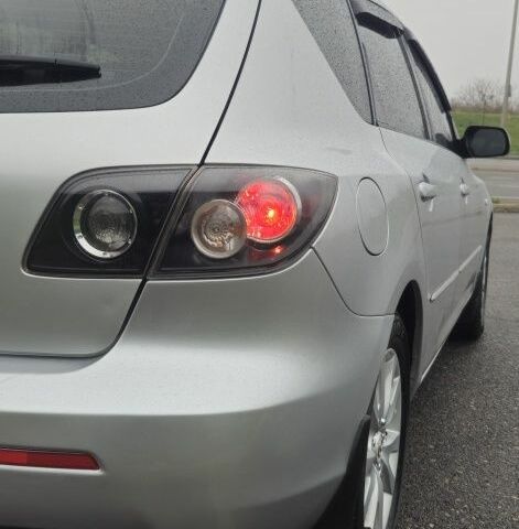 Сірий Мазда 3, об'ємом двигуна 1.6 л та пробігом 303 тис. км за 5500 $, фото 3 на Automoto.ua