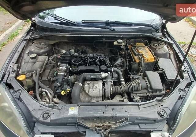 Серый Мазда 3, объемом двигателя 1.56 л и пробегом 380 тыс. км за 3600 $, фото 9 на Automoto.ua