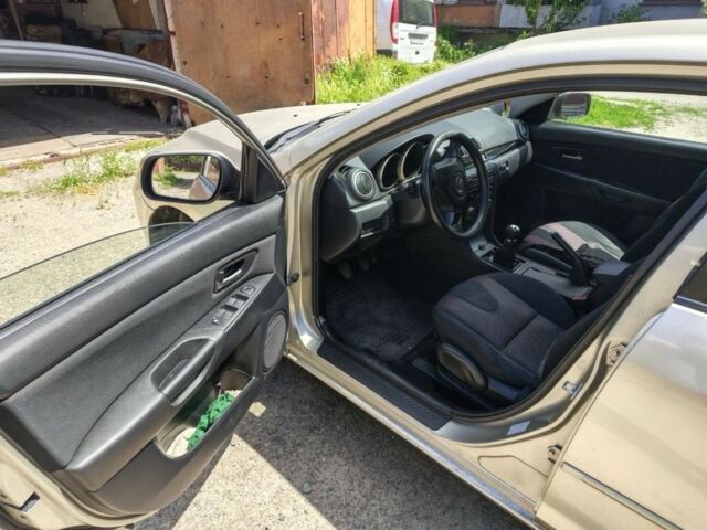 Сірий Мазда 3, об'ємом двигуна 1.6 л та пробігом 249 тис. км за 4513 $, фото 4 на Automoto.ua