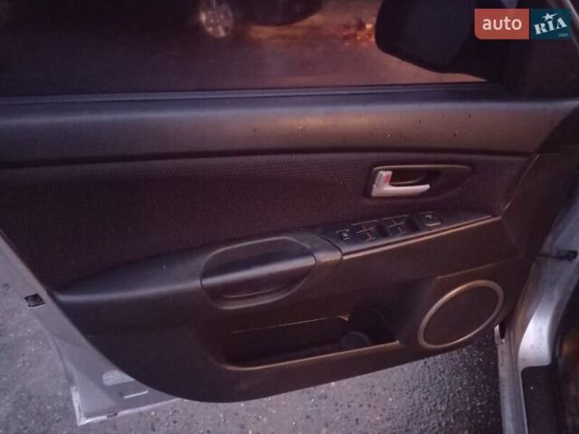 Серый Мазда 3, объемом двигателя 1.6 л и пробегом 140 тыс. км за 3900 $, фото 2 на Automoto.ua