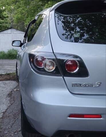 Серый Мазда 3, объемом двигателя 1.6 л и пробегом 297 тыс. км за 5600 $, фото 3 на Automoto.ua