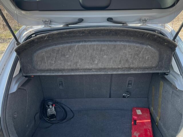 Серый Мазда 3, объемом двигателя 1.3 л и пробегом 213 тыс. км за 3999 $, фото 10 на Automoto.ua