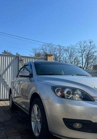 Серый Мазда 3, объемом двигателя 1.6 л и пробегом 200 тыс. км за 5600 $, фото 1 на Automoto.ua