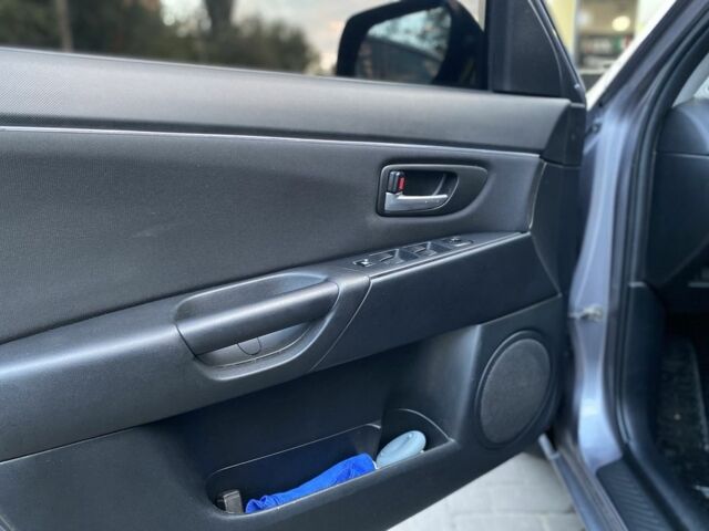 Серый Мазда 3, объемом двигателя 1.6 л и пробегом 242 тыс. км за 5700 $, фото 3 на Automoto.ua