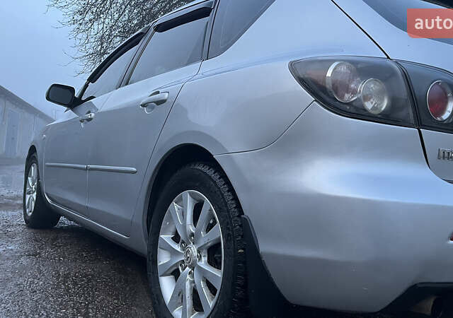 Серый Мазда 3, объемом двигателя 1.6 л и пробегом 310 тыс. км за 5400 $, фото 1 на Automoto.ua