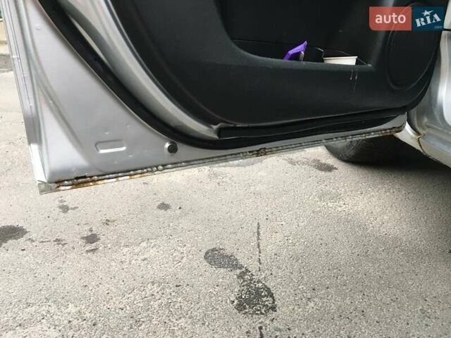 Серый Мазда 3, объемом двигателя 1.6 л и пробегом 212 тыс. км за 3500 $, фото 12 на Automoto.ua