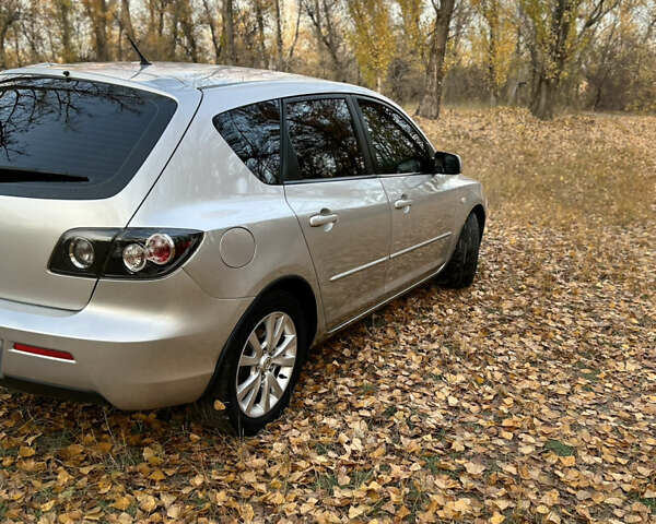 Сірий Мазда 3, об'ємом двигуна 1.6 л та пробігом 283 тис. км за 5500 $, фото 5 на Automoto.ua