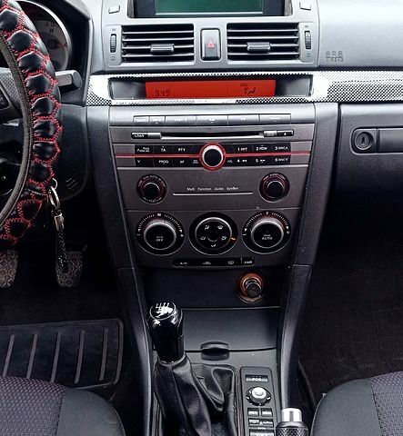 Мазда 3 2006 в Ямполь на Automoto.ua Серый Мазда 3, объемом двигателя 2 л и пробегом 300 тыс. км за 5000 $, фото 4 на Automoto.ua