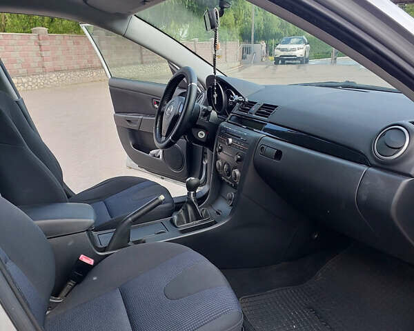 Серый Мазда 3, объемом двигателя 1.6 л и пробегом 211 тыс. км за 4750 $, фото 9 на Automoto.ua