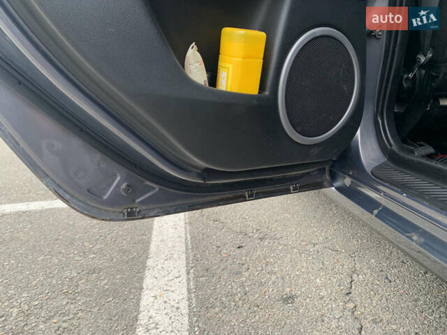 Сірий Мазда 3, об'ємом двигуна 1.6 л та пробігом 263 тис. км за 4500 $, фото 13 на Automoto.ua