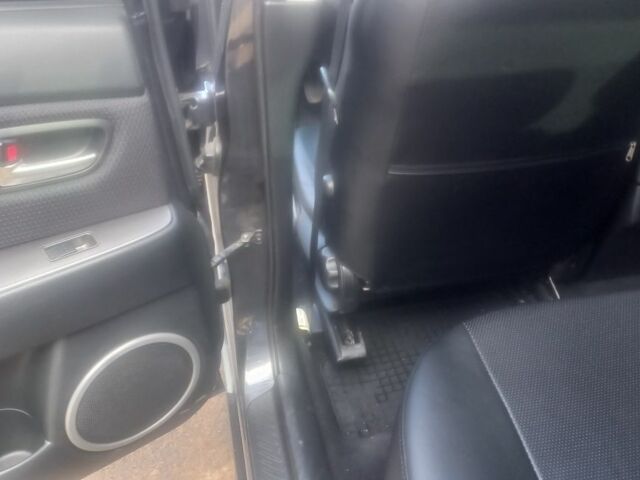 Серый Мазда 3, объемом двигателя 0 л и пробегом 160 тыс. км за 6200 $, фото 5 на Automoto.ua