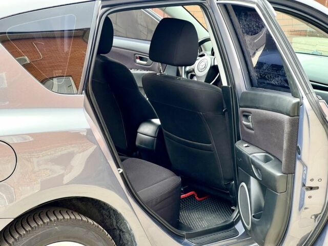 Сірий Мазда 3, об'ємом двигуна 1.6 л та пробігом 165 тис. км за 5400 $, фото 5 на Automoto.ua