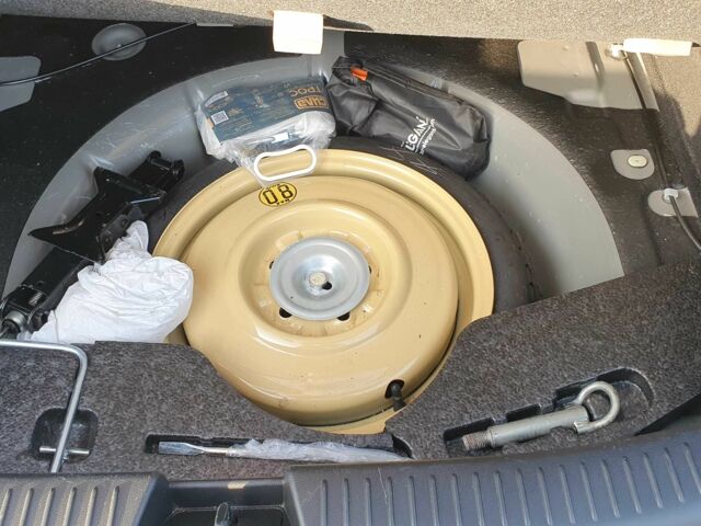 Сірий Мазда 3, об'ємом двигуна 1.6 л та пробігом 200 тис. км за 5200 $, фото 19 на Automoto.ua