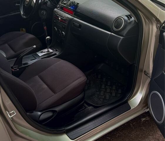 Сірий Мазда 3, об'ємом двигуна 1.6 л та пробігом 158 тис. км за 4600 $, фото 6 на Automoto.ua