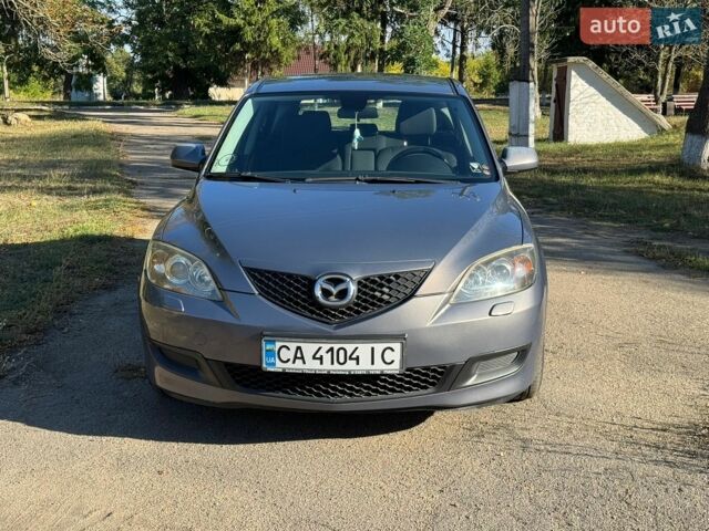 Сірий Мазда 3, об'ємом двигуна 1.6 л та пробігом 215 тис. км за 6100 $, фото 1 на Automoto.ua