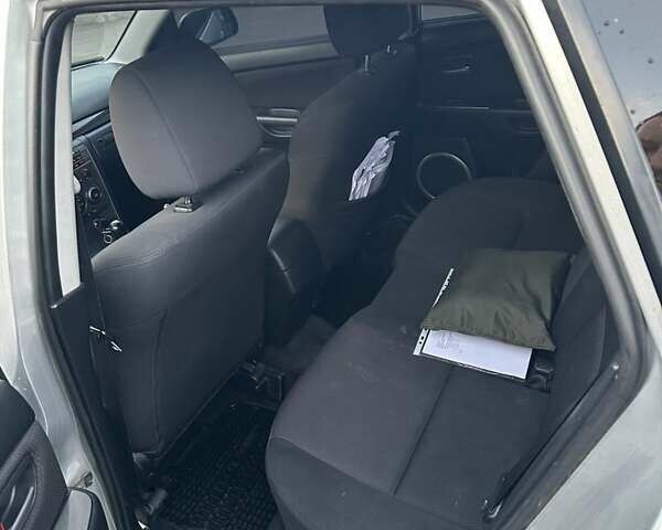 Сірий Мазда 3, об'ємом двигуна 1.56 л та пробігом 300 тис. км за 5300 $, фото 4 на Automoto.ua
