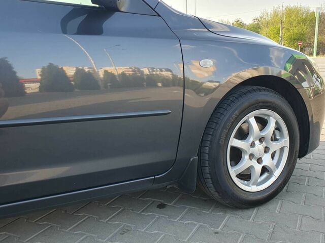 Сірий Мазда 3, об'ємом двигуна 1.6 л та пробігом 200 тис. км за 5200 $, фото 6 на Automoto.ua