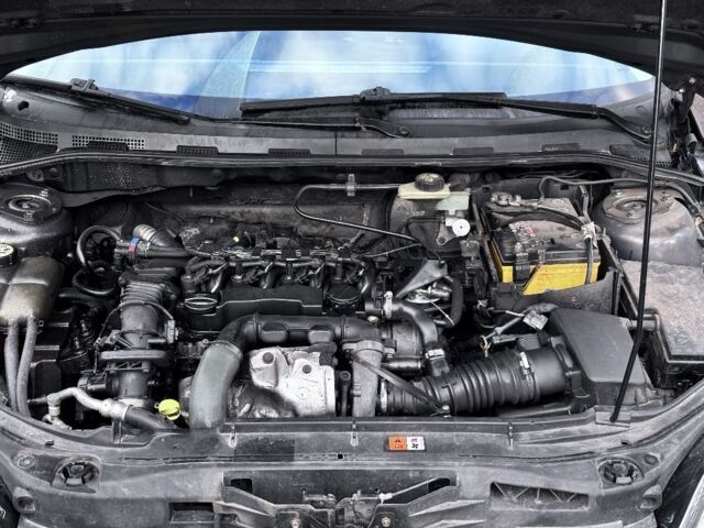 Серый Мазда 3, объемом двигателя 1.6 л и пробегом 295 тыс. км за 4500 $, фото 3 на Automoto.ua