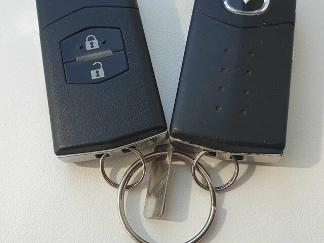 Сірий Мазда 3, об'ємом двигуна 1.6 л та пробігом 200 тис. км за 5200 $, фото 18 на Automoto.ua