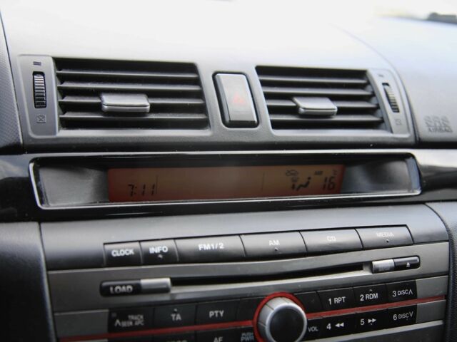 Серый Мазда 3, объемом двигателя 1.6 л и пробегом 212 тыс. км за 5300 $, фото 15 на Automoto.ua