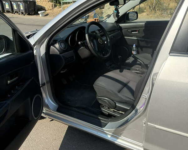 Сірий Мазда 3, об'ємом двигуна 1.56 л та пробігом 223 тис. км за 4999 $, фото 3 на Automoto.ua