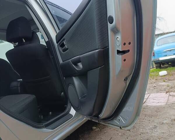 Серый Мазда 3, объемом двигателя 1.6 л и пробегом 195 тыс. км за 5000 $, фото 7 на Automoto.ua