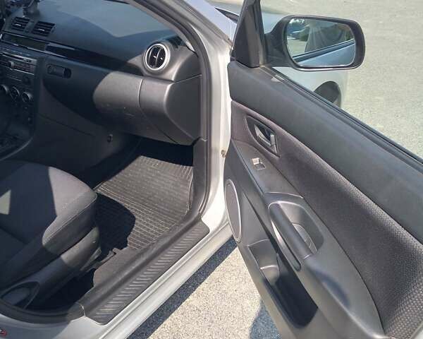 Серый Мазда 3, объемом двигателя 1.6 л и пробегом 230 тыс. км за 4900 $, фото 17 на Automoto.ua