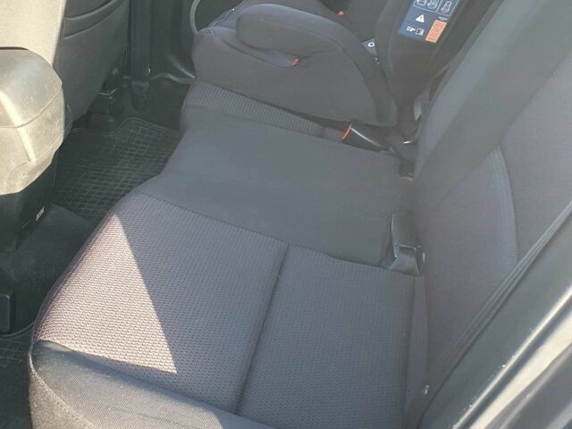 Сірий Мазда 3, об'ємом двигуна 1.6 л та пробігом 200 тис. км за 5200 $, фото 12 на Automoto.ua