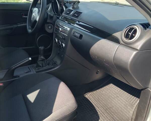 Серый Мазда 3, объемом двигателя 1.6 л и пробегом 230 тыс. км за 4900 $, фото 13 на Automoto.ua