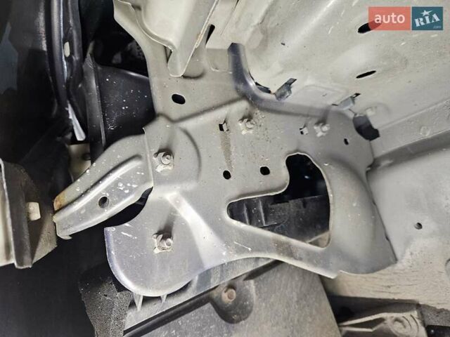 Сірий Мазда 3, об'ємом двигуна 1.6 л та пробігом 289 тис. км за 5300 $, фото 119 на Automoto.ua