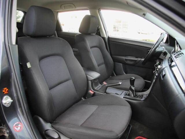 Серый Мазда 3, объемом двигателя 1.6 л и пробегом 212 тыс. км за 5300 $, фото 9 на Automoto.ua