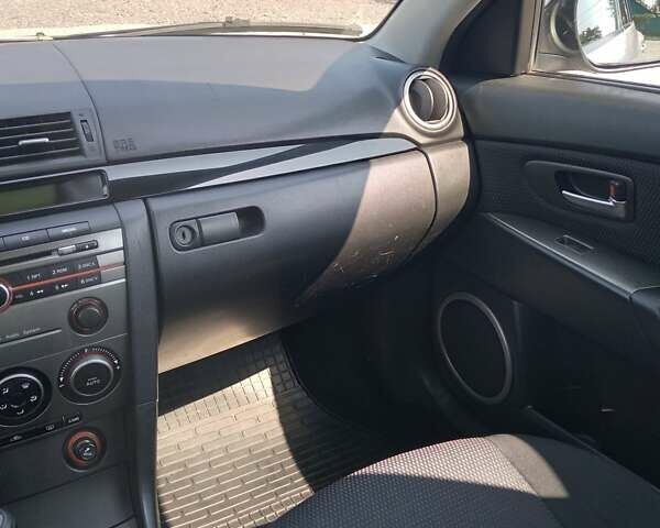 Серый Мазда 3, объемом двигателя 1.6 л и пробегом 230 тыс. км за 4900 $, фото 14 на Automoto.ua