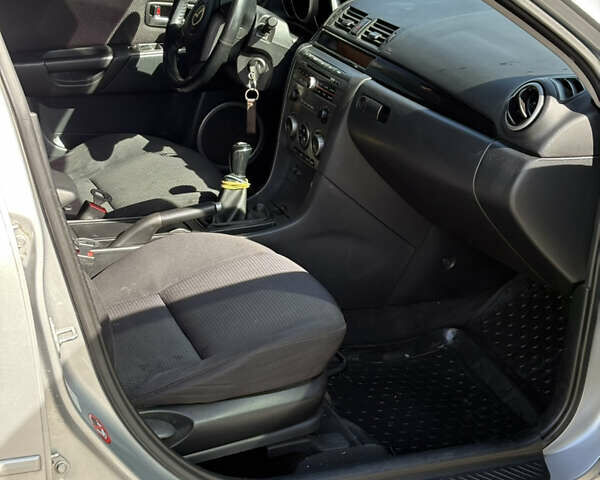 Сірий Мазда 3, об'ємом двигуна 1.56 л та пробігом 205 тис. км за 3500 $, фото 4 на Automoto.ua