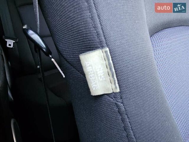 Сірий Мазда 3, об'ємом двигуна 1.6 л та пробігом 289 тис. км за 5300 $, фото 96 на Automoto.ua