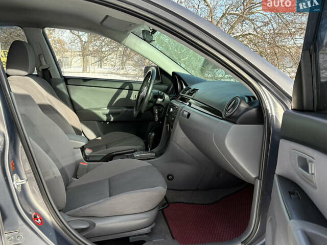 Серый Мазда 3, объемом двигателя 1.6 л и пробегом 200 тыс. км за 5999 $, фото 38 на Automoto.ua