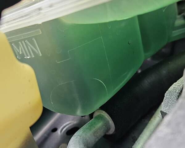 Сірий Мазда 3, об'ємом двигуна 1.6 л та пробігом 289 тис. км за 5300 $, фото 57 на Automoto.ua