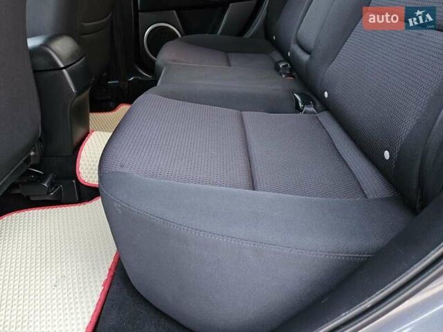 Сірий Мазда 3, об'ємом двигуна 1.6 л та пробігом 289 тис. км за 5300 $, фото 71 на Automoto.ua