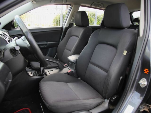 Серый Мазда 3, объемом двигателя 1.6 л и пробегом 212 тыс. км за 5300 $, фото 6 на Automoto.ua