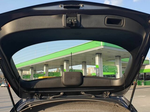 Сірий Мазда 3, об'ємом двигуна 1.6 л та пробігом 200 тис. км за 5200 $, фото 17 на Automoto.ua