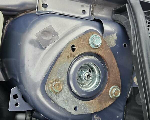 Сірий Мазда 3, об'ємом двигуна 1.6 л та пробігом 289 тис. км за 5300 $, фото 53 на Automoto.ua