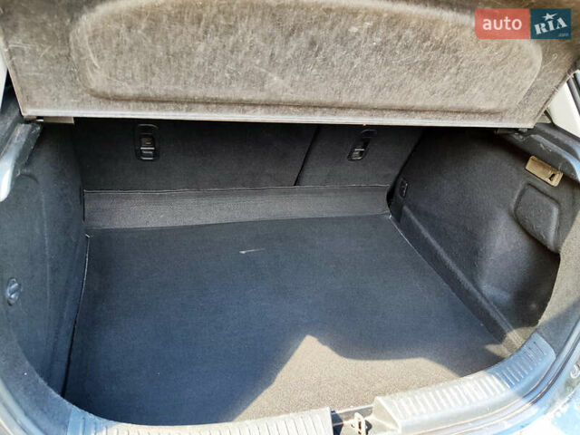 Сірий Мазда 3, об'ємом двигуна 1.6 л та пробігом 275 тис. км за 4950 $, фото 9 на Automoto.ua