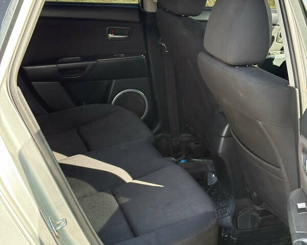 Сірий Мазда 3, об'ємом двигуна 1.56 л та пробігом 205 тис. км за 3500 $, фото 5 на Automoto.ua