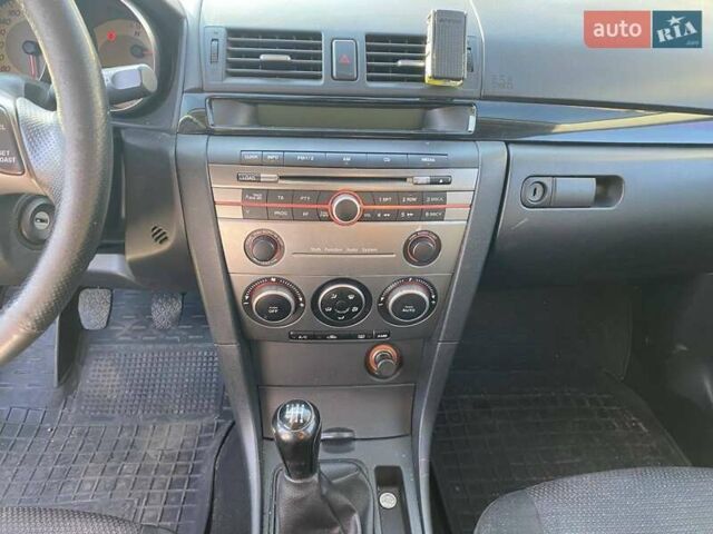 Серый Мазда 3, объемом двигателя 2 л и пробегом 301 тыс. км за 5400 $, фото 16 на Automoto.ua