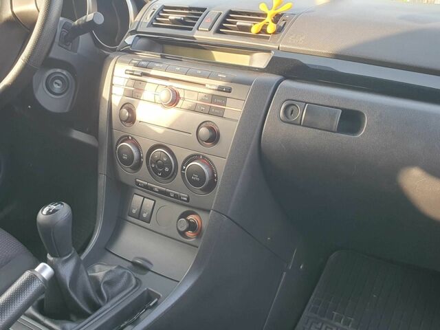 Сірий Мазда 3, об'ємом двигуна 1.6 л та пробігом 200 тис. км за 5200 $, фото 13 на Automoto.ua