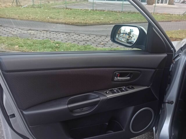 Серый Мазда 3, объемом двигателя 1.6 л и пробегом 152 тыс. км за 2500 $, фото 3 на Automoto.ua